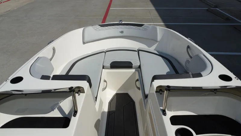 Slide: The Image of Bayliner 170EL 2025 - 29