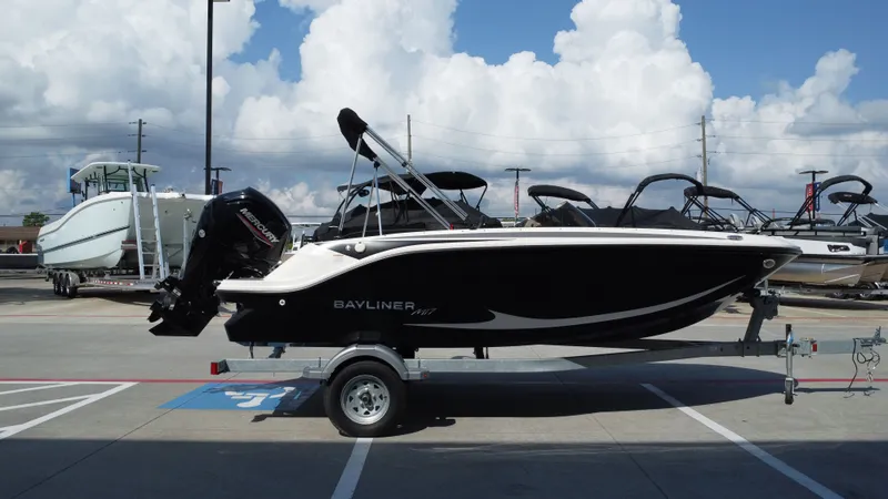 Slide: The Image of Bayliner 170EL 2025 - 5