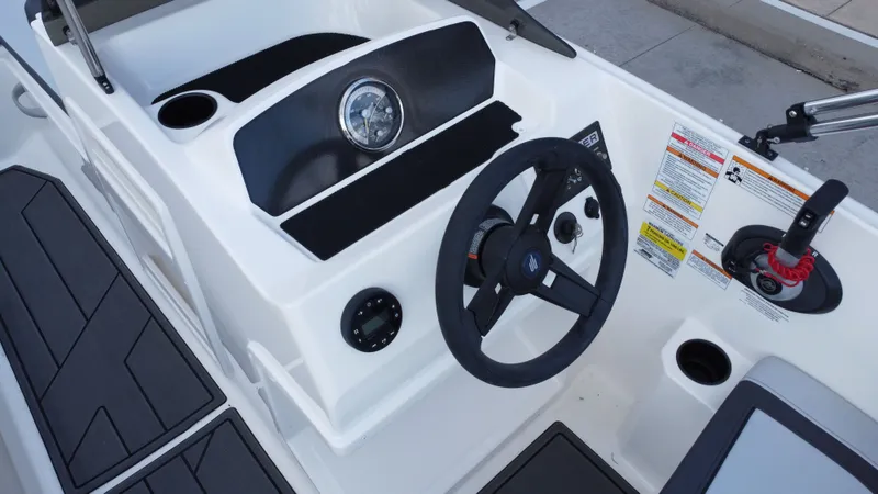 Slide: The Image of Bayliner 170EL 2024 - 28