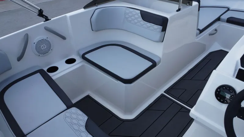 Slide: The Image of Bayliner 170EL 2024 - 30