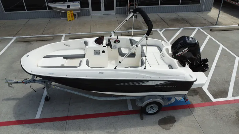 Slide: The Image of Bayliner E16LE 2025 - 16