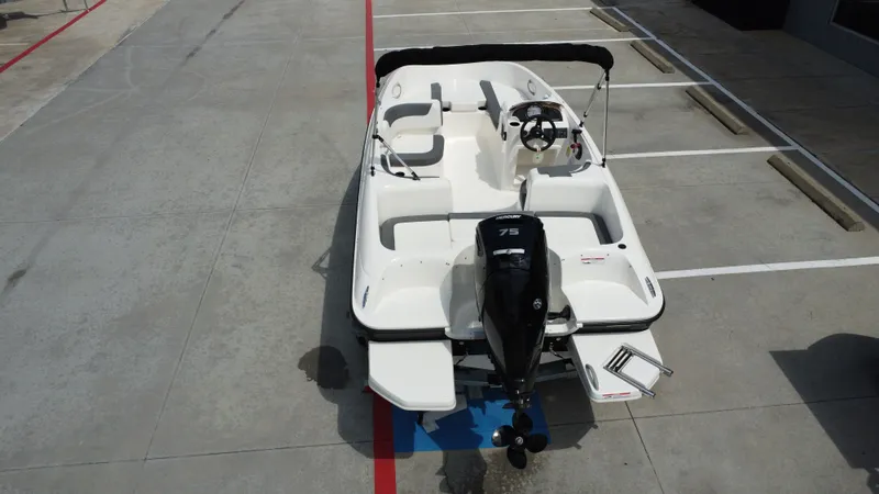 Slide: The Image of Bayliner E16LE 2025 - 18