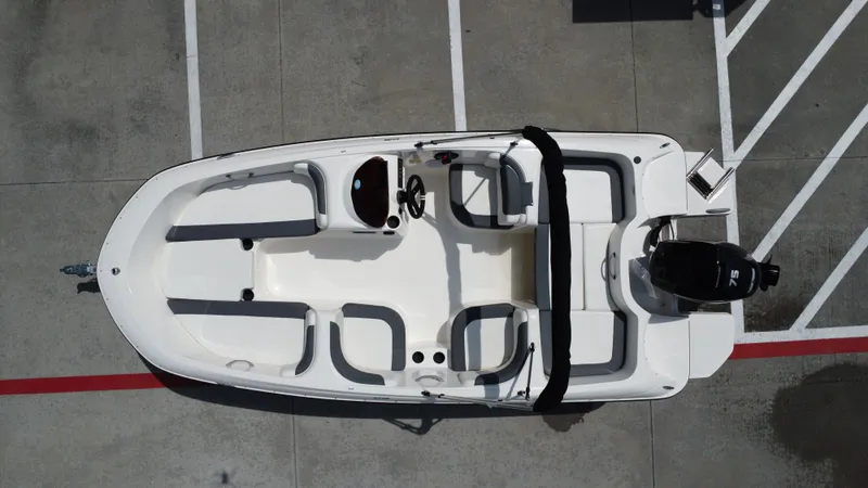 Slide: The Image of Bayliner E16LE 2025 - 20