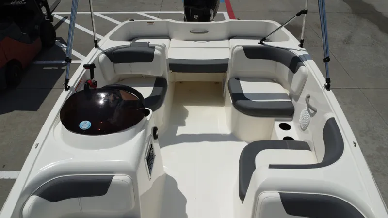 Slide: The Image of Bayliner E16LE 2025 - 22