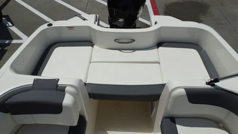 Slide: The Image of Bayliner E16LE 2025 - 25