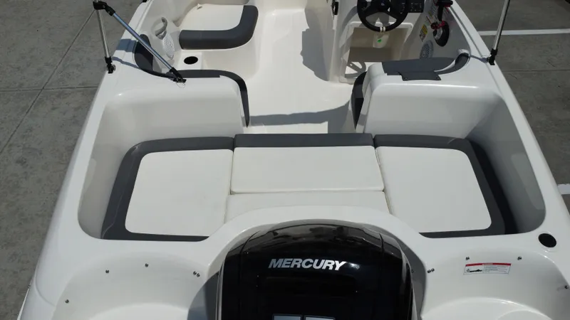 Slide: The Image of Bayliner E16LE 2025 - 27