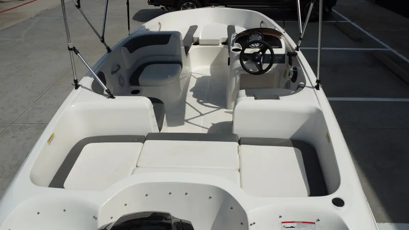 Slide: The Image of Bayliner E16LE 2025 - 20