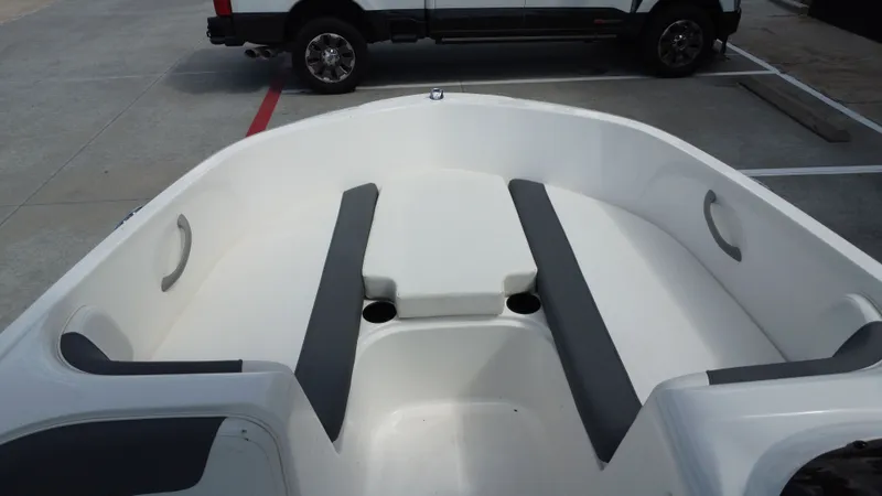 Slide: The Image of Bayliner E16LE 2025 - 23