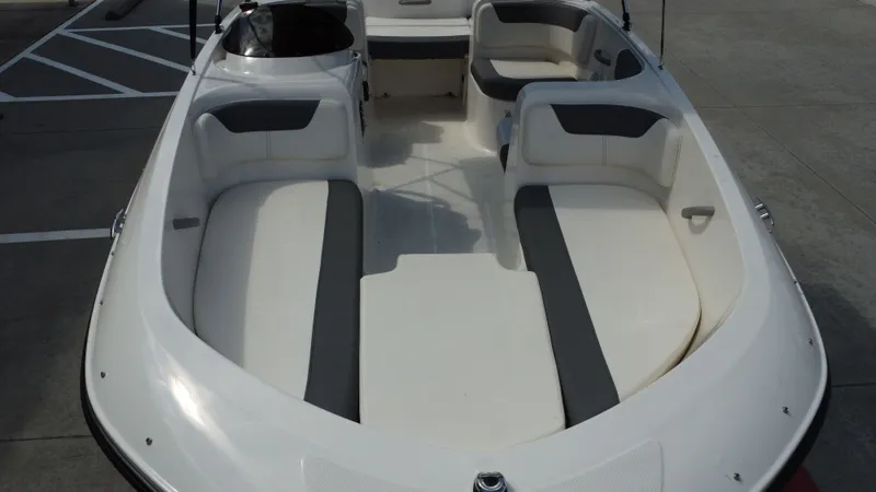 Slide: The Image of Bayliner E16LE 2025 - 24