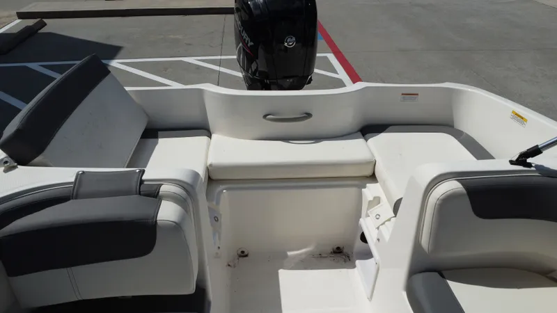 Slide: The Image of Bayliner E16LE 2025 - 28