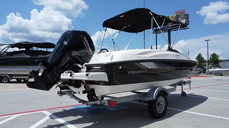 Slide: The Image of Bayliner E18LE 2025 - 10