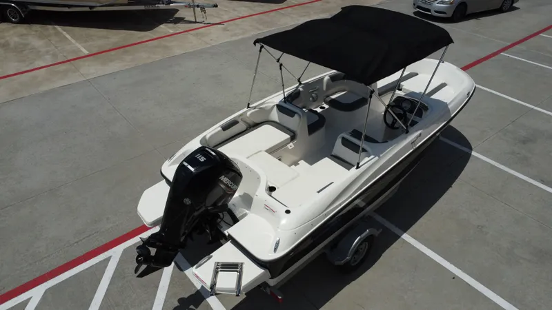 Slide: The Image of Bayliner E18LE 2025 - 11