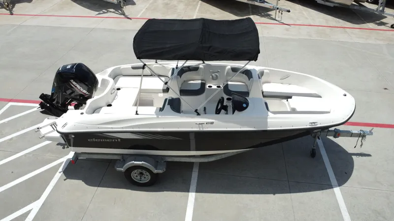 Slide: The Image of Bayliner E18LE 2025 - 12