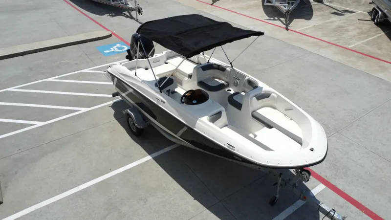 Slide: The Image of Bayliner E18LE 2025 - 13