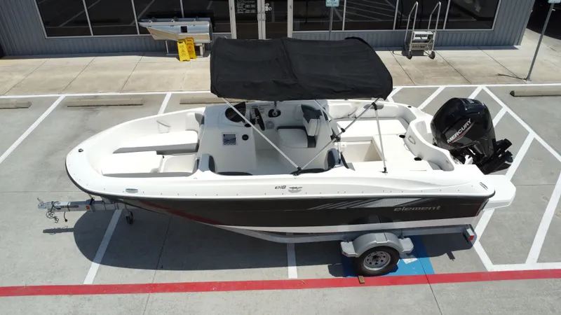 Slide: The Image of Bayliner E18LE 2025 - 16