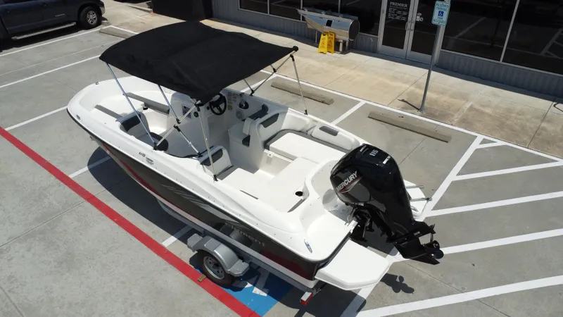 Slide: The Image of Bayliner E18LE 2025 - 17