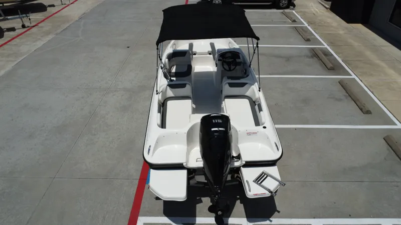 Slide: The Image of Bayliner E18LE 2025 - 18