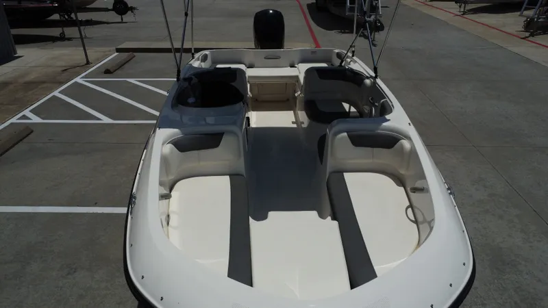 Slide: The Image of Bayliner E18LE 2025 - 20