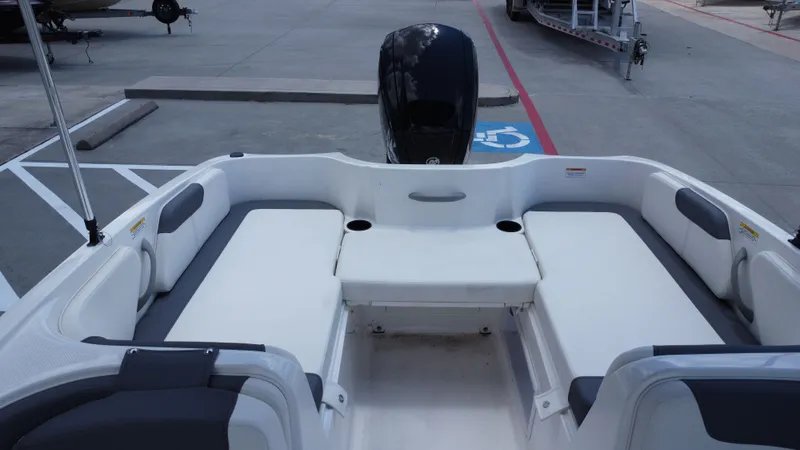 Slide: The Image of Bayliner E18LE 2025 - 24