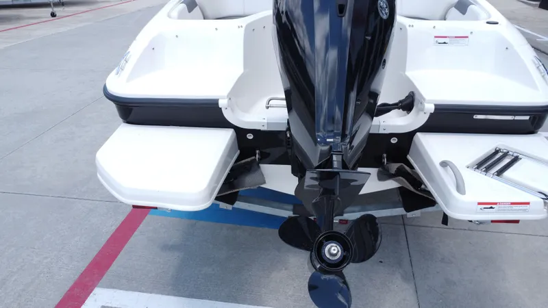 Slide: The Image of Bayliner E18LE 2025 - 26