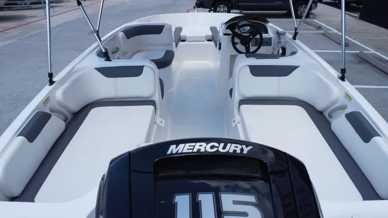 Slide: The Image of Bayliner E18LE 2025 - 28