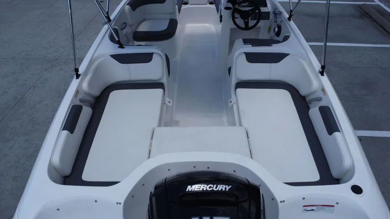 Slide: The Image of Bayliner E18LE 2025 - 29