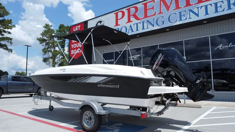 Slide: The Image of Bayliner E18LE 2025 - 3