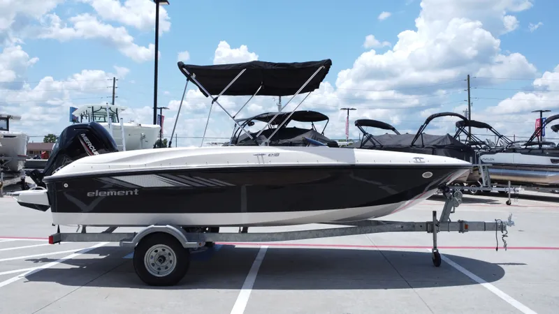 Slide: The Image of Bayliner E18LE 2025 - 5
