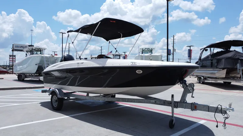 Slide: The Image of Bayliner E18LE 2025 - 6