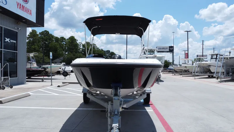 Slide: The Image of Bayliner E18LE 2025 - 7