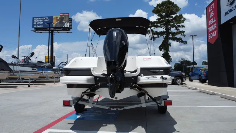 Slide: The Image of Bayliner E18LE 2025 - 9