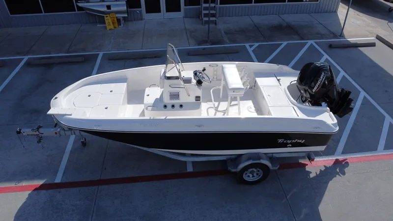 Slide: The Image of Bayliner T18LE 2025 - 16