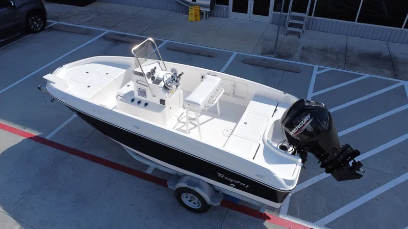 Slide: The Image of Bayliner T18LE 2025 - 17