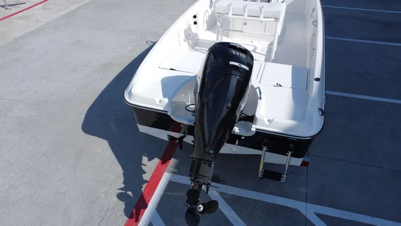 Slide: The Image of Bayliner T18LE 2025 - 19