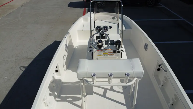 Slide: The Image of Bayliner T18LE 2025 - 21