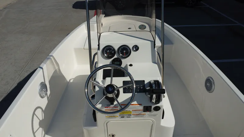 Slide: The Image of Bayliner T18LE 2025 - 22