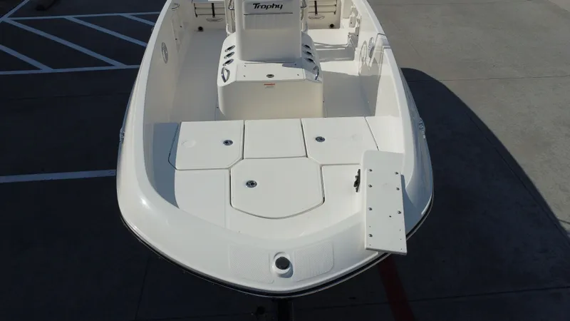 Slide: The Image of Bayliner T18LE 2025 - 24