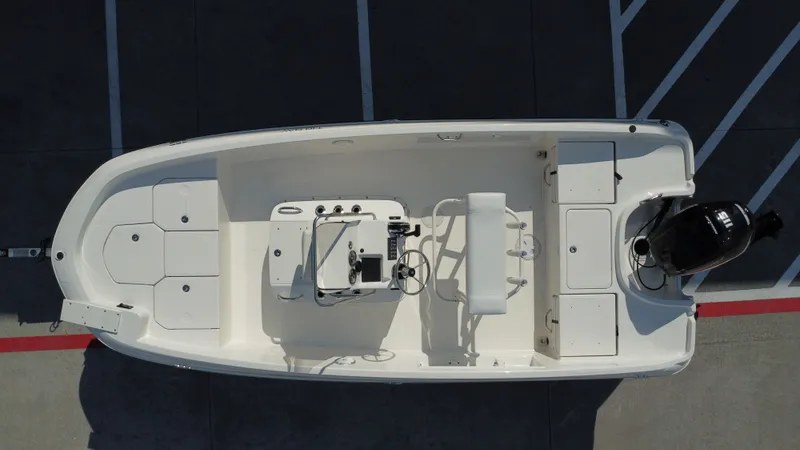 Slide: The Image of Bayliner T18LE 2025 - 27