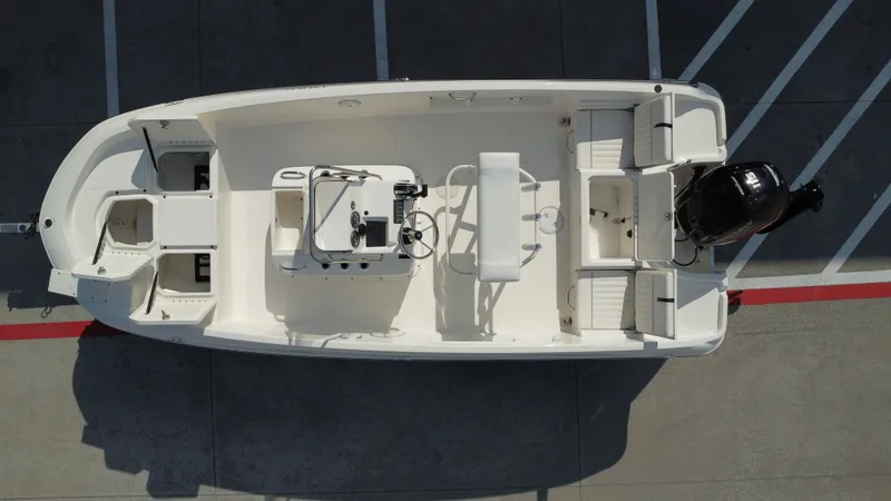 Slide: The Image of Bayliner T18LE 2025 - 29