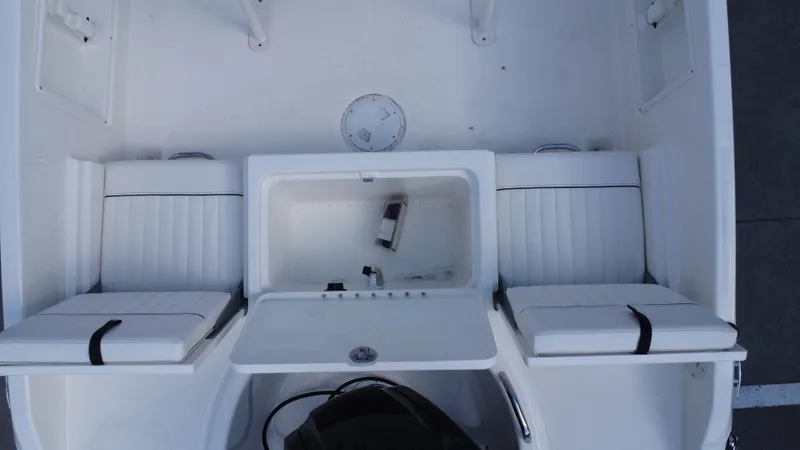 Slide: The Image of Bayliner T18LE 2025 - 33