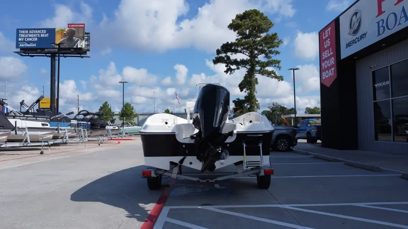 Slide: The Image of Bayliner T18LE 2025 - 9