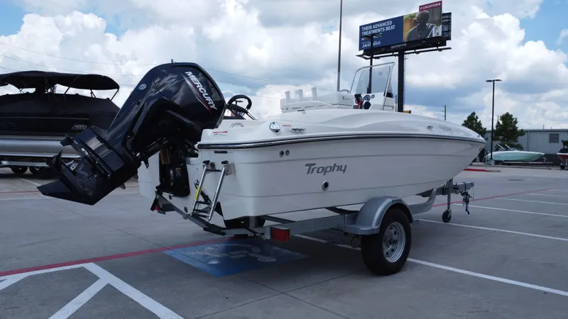 Slide: The Image of Bayliner T18LE 2025 - 10