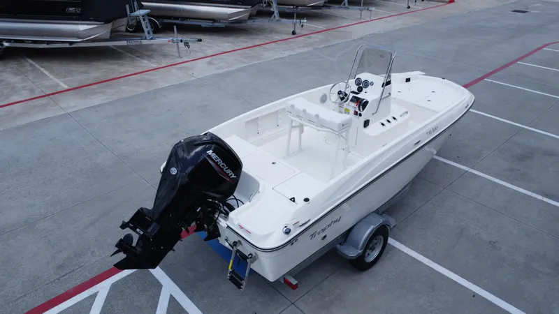 Slide: The Image of Bayliner T18LE 2025 - 11