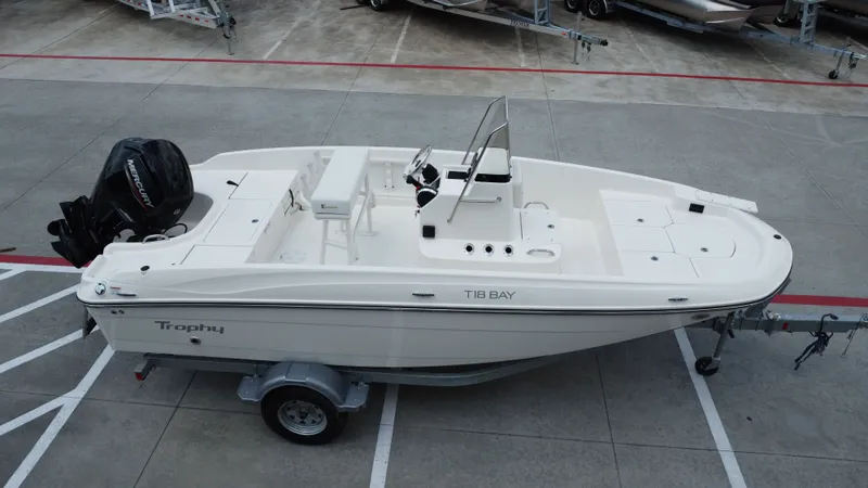Slide: The Image of Bayliner T18LE 2025 - 12