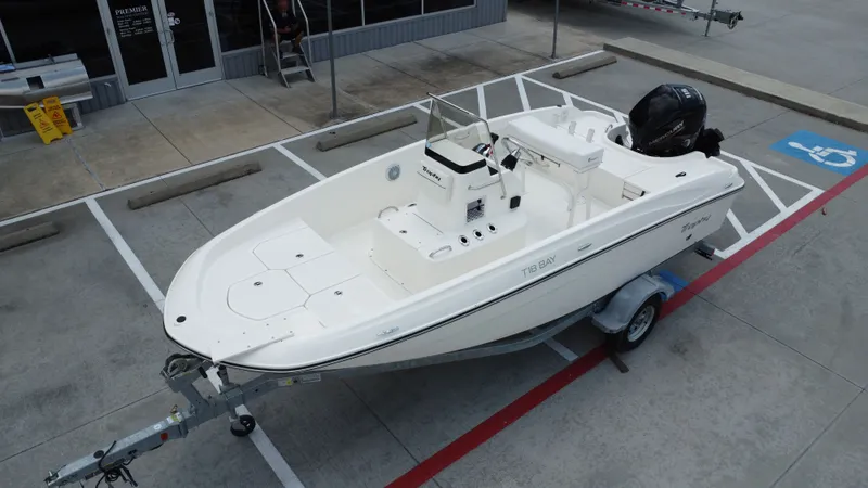 Slide: The Image of Bayliner T18LE 2025 - 15