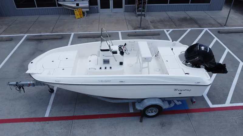 Slide: The Image of Bayliner T18LE 2025 - 16