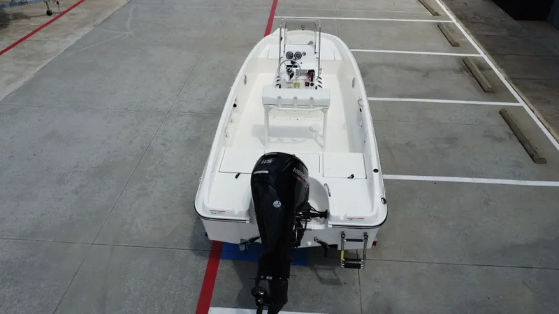 Slide: The Image of Bayliner T18LE 2025 - 18