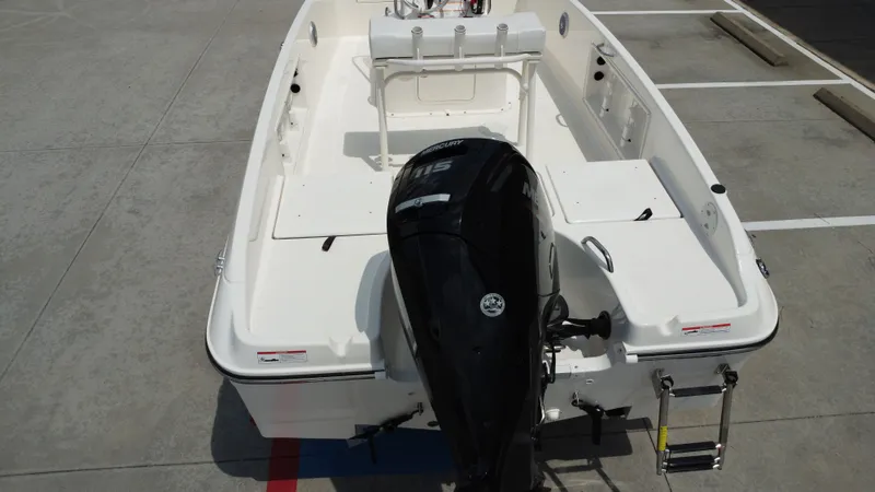 Slide: The Image of Bayliner T18LE 2025 - 19