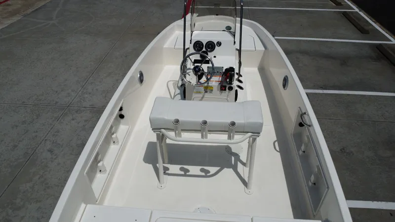 Slide: The Image of Bayliner T18LE 2025 - 20