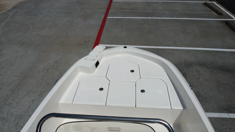 Slide: The Image of Bayliner T18LE 2025 - 22